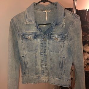 Free People light wash denim jean jacket size XS